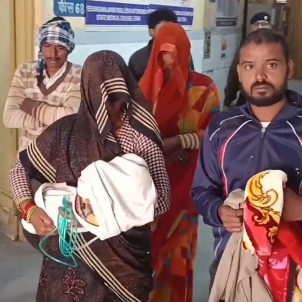 एटा में शॉर्ट सर्किट से 4 माह का बच्चा झुलसा:बिस्तर पर सो रहा था मासूम, 80% जलने पर हायर सेंटर रेफर