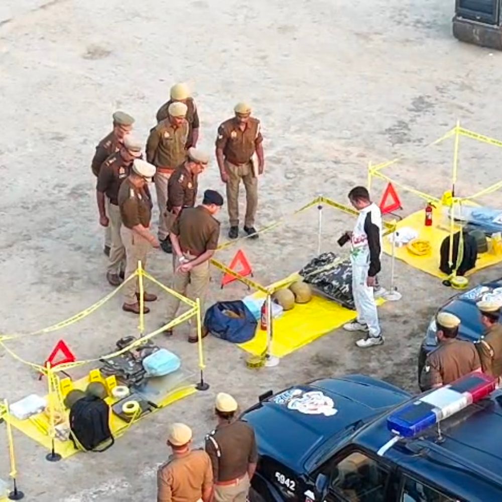 प्रशिक्षु IPS ने ली पुलिस लाइन परेड की सलामी:प्रतापगढ़ पुलिस लाइन में विभिन्न इकाइयों का निरीक्षण, ड्रोन से हुई निगरानी