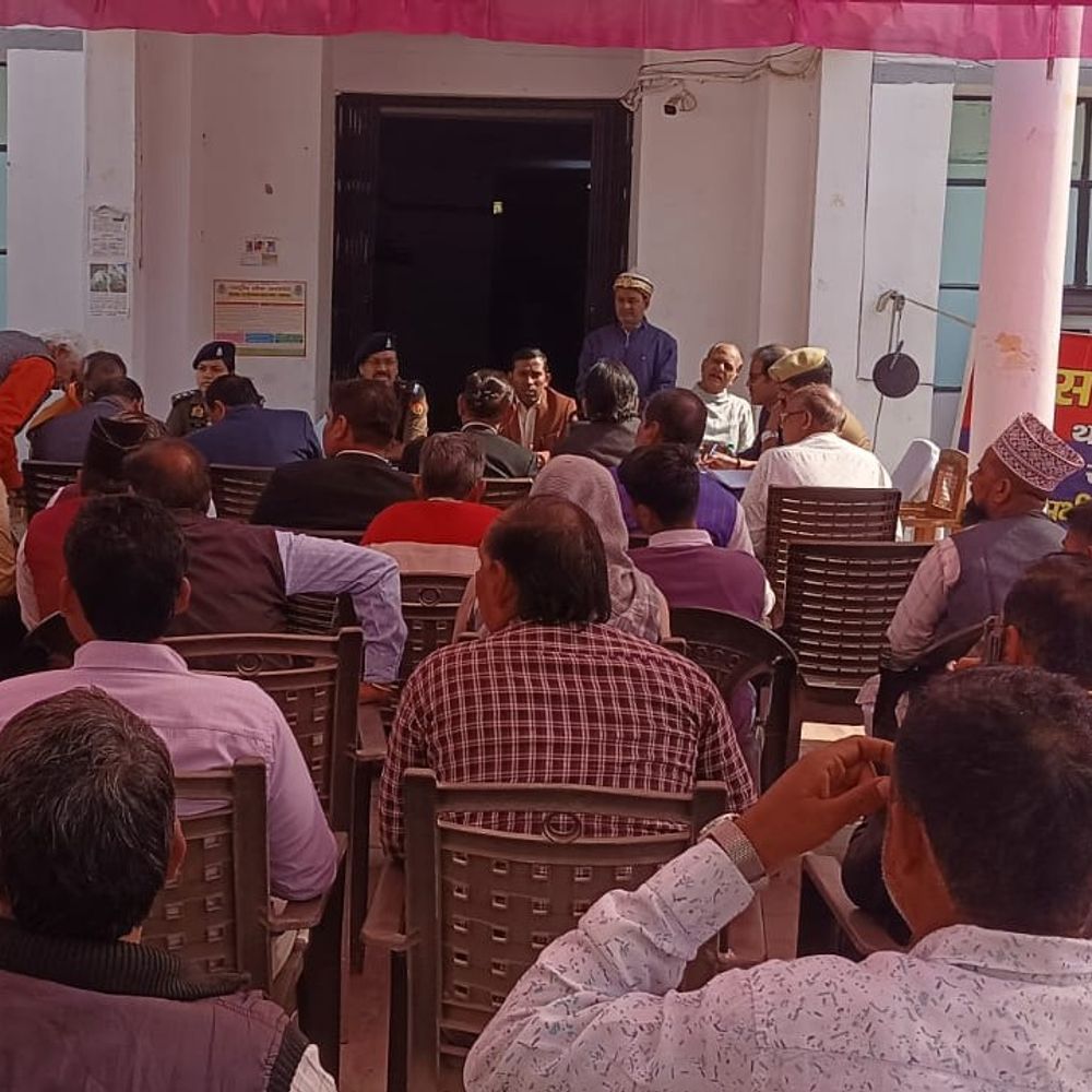 त्योहारों से पहले प्रशासन सतर्क:उन्नाव में सम्भ्रांत व्यक्ति, धर्मगुरुओं के साथ बैठक, खलल डालने वालो पर कार्यवाही होगी