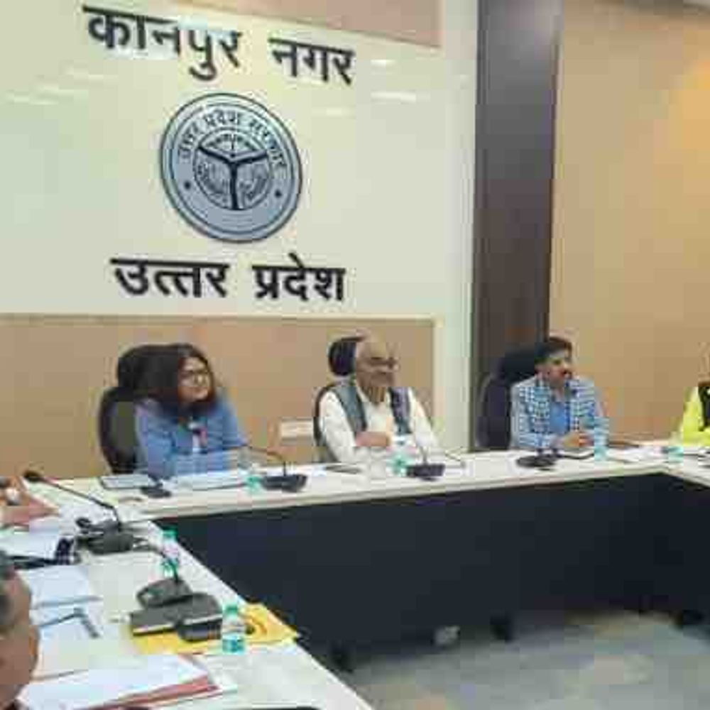 आधार कार्ड पर डीएम सख्त:शैक्षणिक सत्र से पहले 0-5 आयु वर्ग के बच्चों का आधार अभियान चलाकर बनाएं