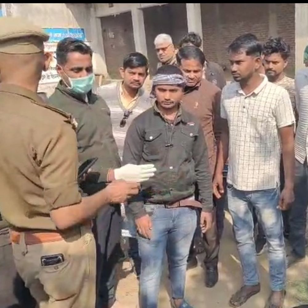 कप्तानगंज में ट्रक में मिला महराजगंज के युवक का शव:संदिग्ध परिस्थितियों में मौत, फोरेंसिक टीम जांच में जुटी