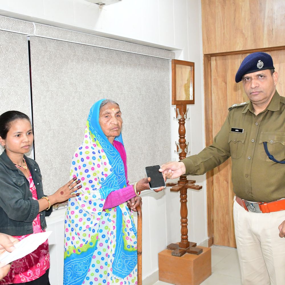 बूंदी पुलिस ने 70 गुमशुदा मोबाइल फोन किए बरामद:  विशेष अभियान में 15 लाख रुपए के फोन मालिकों को लौटाए – Bundi News
