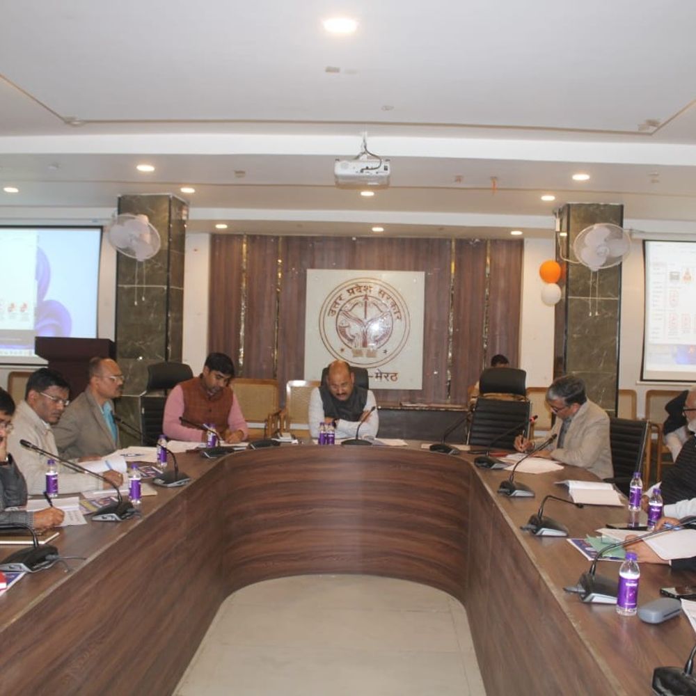 जिलाधिकारी की अध्यक्षता में रोजगार मिशन समिति की बैठक:रोजगार महाकुंभ 2025-26 की तैयारियों पर हुई चर्चा