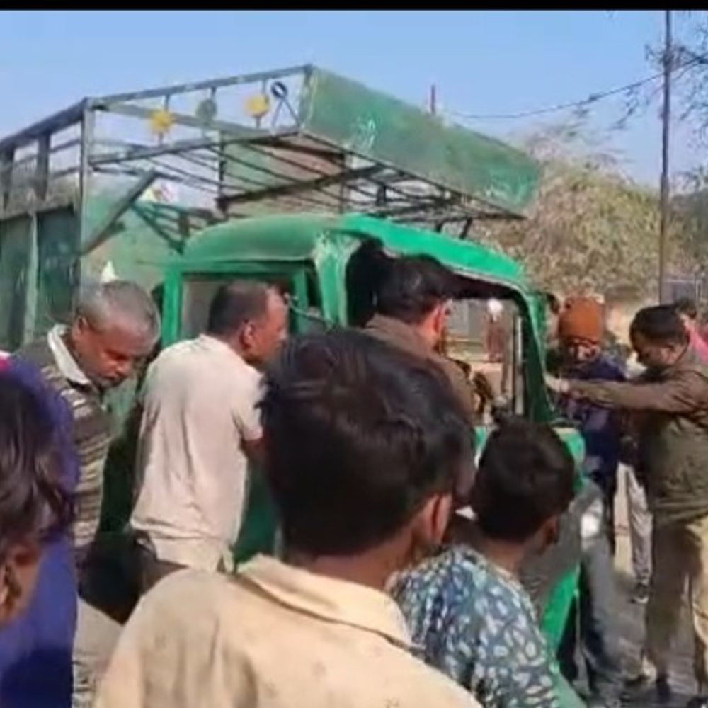 बदायूं में सड़क हादसा, ऑटो सवार युवक की मौत:बस, ऑटो और डीसीएम की टक्कर, चालक फरार