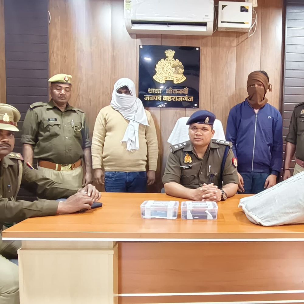 फर्जी आधार कार्ड बनाने वाले 2 गिरफ्तार:महराजगंज में लैपटॉप, बायोमेट्रिक मशीन बरामद, यूट्यूब से सीखा तरीका