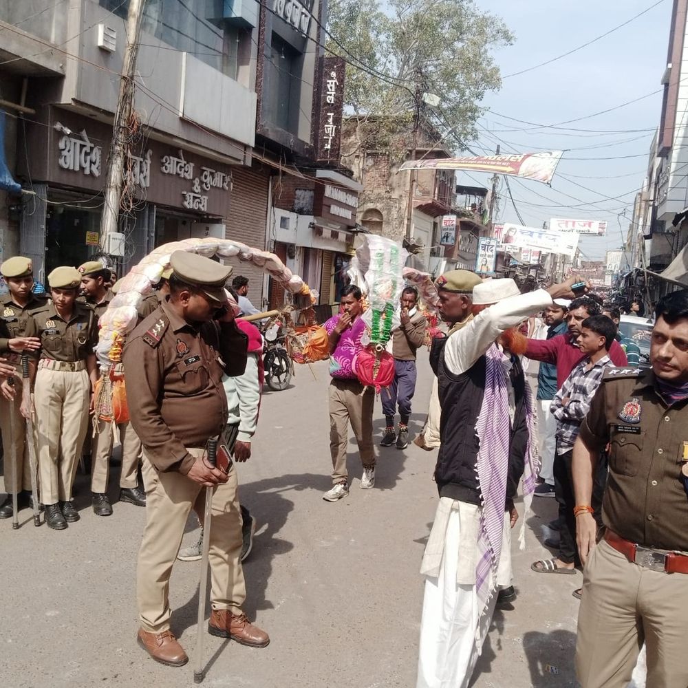 इटावा में कांवड़ियों की सुविधा के लिए प्रशासन सख्त:मुख्य मार्गों से हटाया गया अतिक्रमण, सिटी मजिस्ट्रेट और सीओ उतरे सड़कों पर