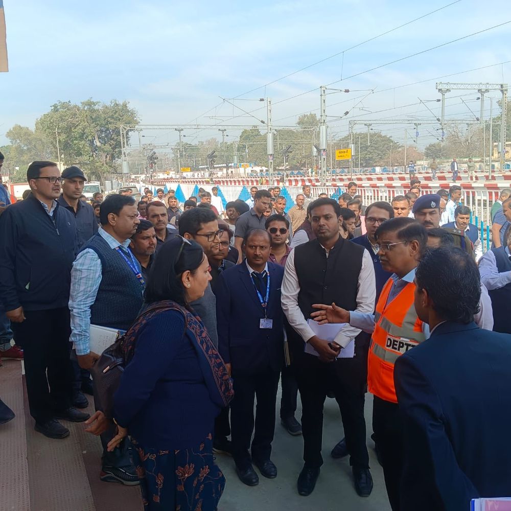 रेल महाप्रबंधक ने बालामऊ जंक्शन का निरीक्षण किया:अमृत भारत स्टेशन योजना के कार्यों की समीक्षा की