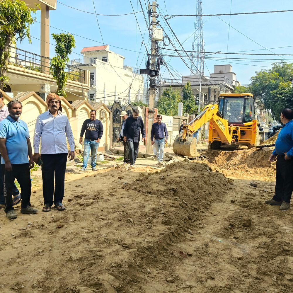 वार्ड 46 में ड्रेनेज पाइपलाइन का विरोध:मधुवन एन्क्लेव सहित कॉलोनियों के निवासियों ने जताया आक्रोश