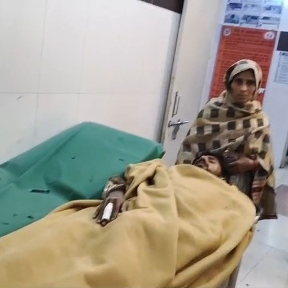 कन्नौज में पुरानी दीवार तोड़ते वक्त ढही:मलबे में दबकर दो लोग गंभीर रूप से घायल, मेडिकल कॉलेज रेफर