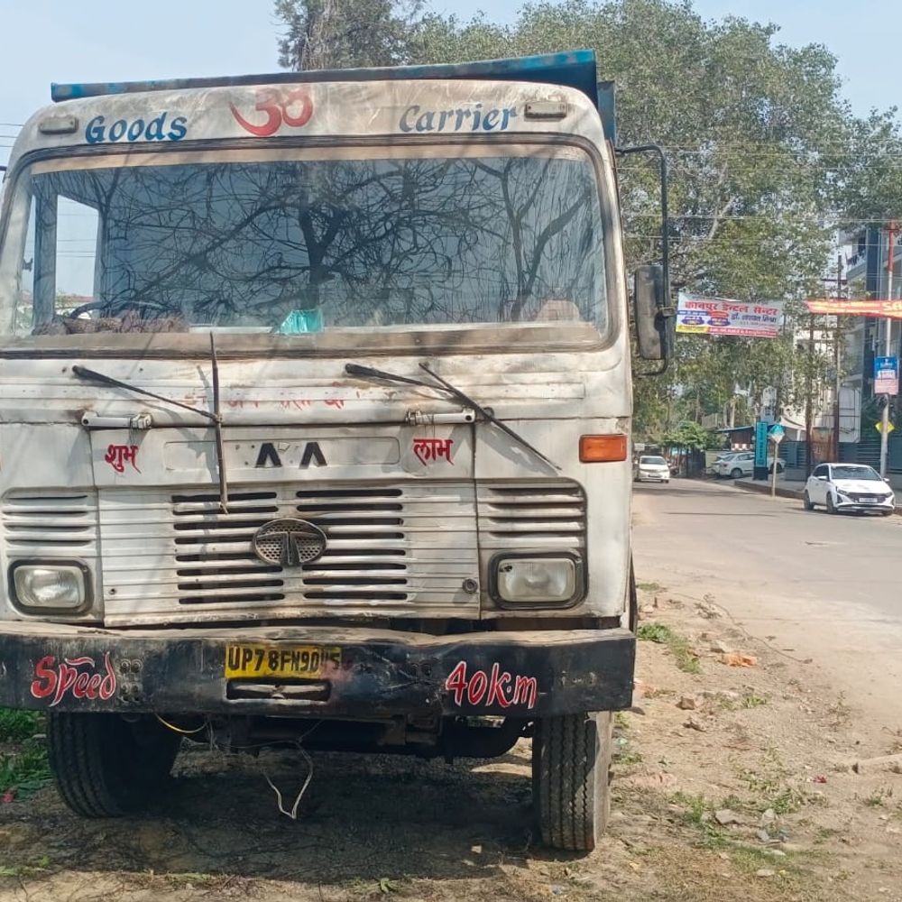पनकी में डंपर ने बाइक सवार को टक्कर मारी, मौत:साथी गंभीर घायल, पुलिस ने डंपर जब्त कर चालक की तलाश शुरू की