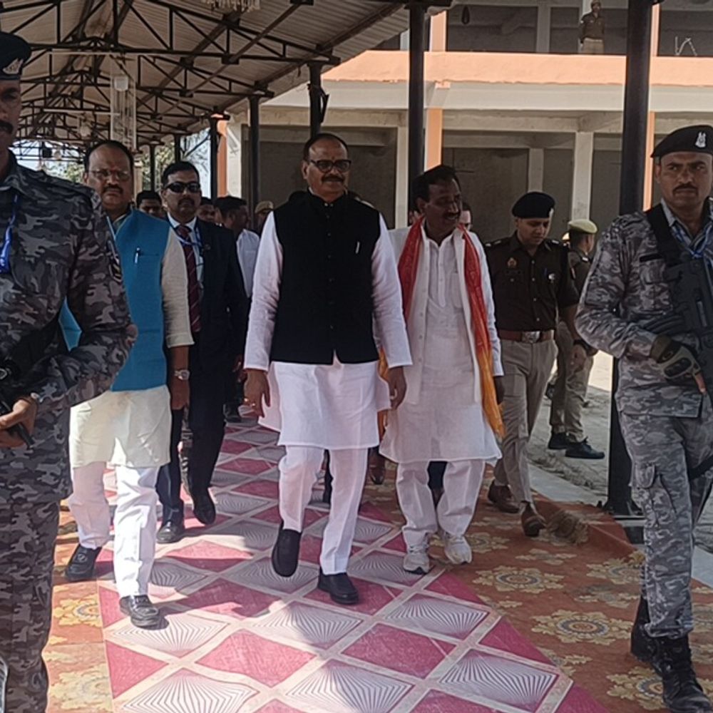 डिप्टी सीएम ब्रजेश पाठक भदोही दौरे पर:सीएचसी का निरीक्षण किया, UGC सवाल पर SIR का जिक्र