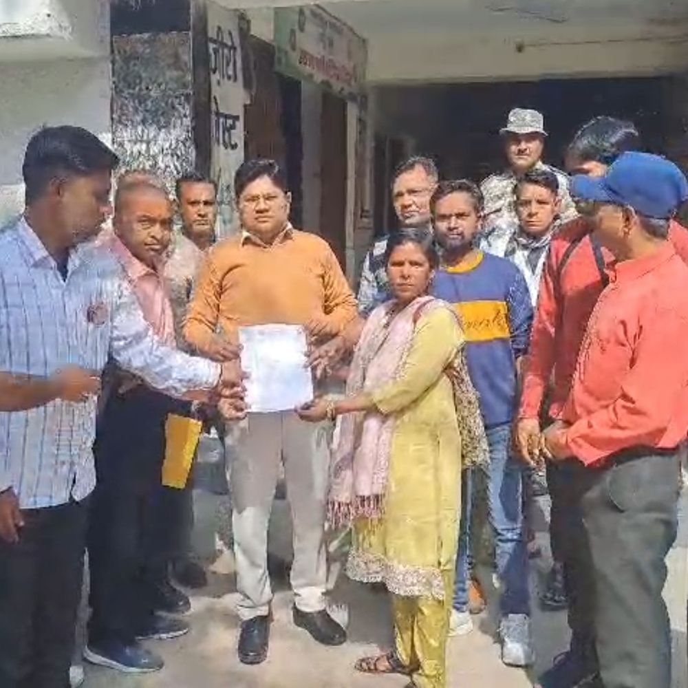 नगर निगम ने 28 आउटसोर्स कर्मचारियों की सेवा समाप्त की:संघर्ष समिति ने सौंपा ज्ञापन, बहाली न होने पर हड़ताल की चेतावनी