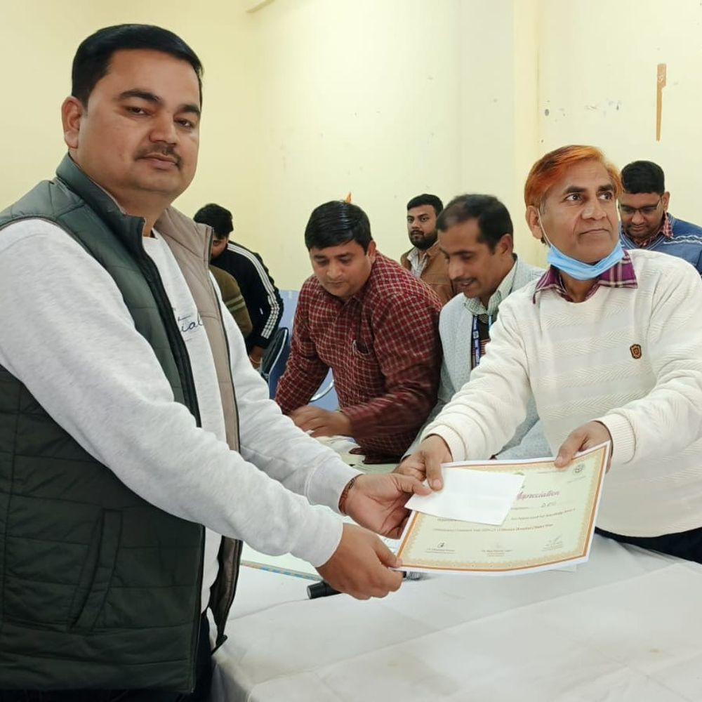 जिला चिकित्सालय मऊ को मिला ‘कायाकल्प अवॉर्ड’:उत्कृष्ट सेवाओं के लिए चिकित्सक और कर्मचारी सम्मानित