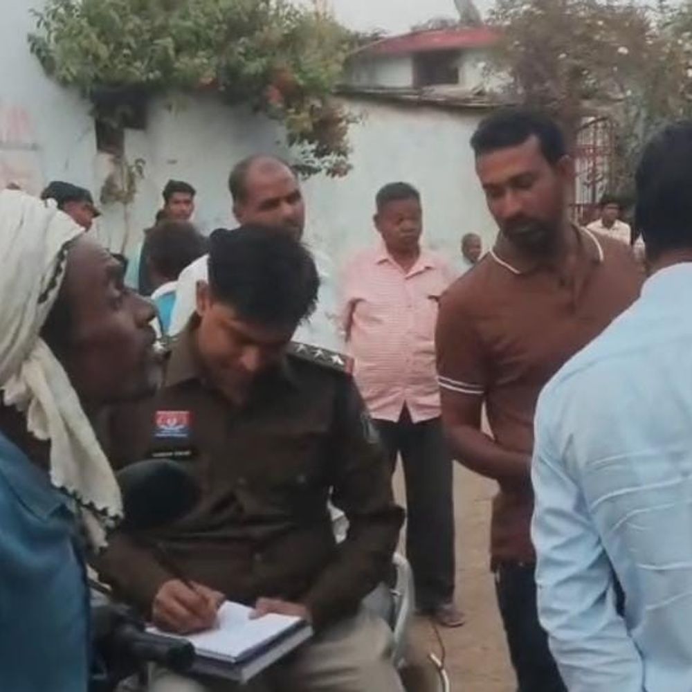 धमतरी में मधुमक्खियों के हमले से बुजुर्ग की मौत:  शादी से लौटते समय हुआ हादसा, कोटवार और बच्चा घायल – Dhamtari News