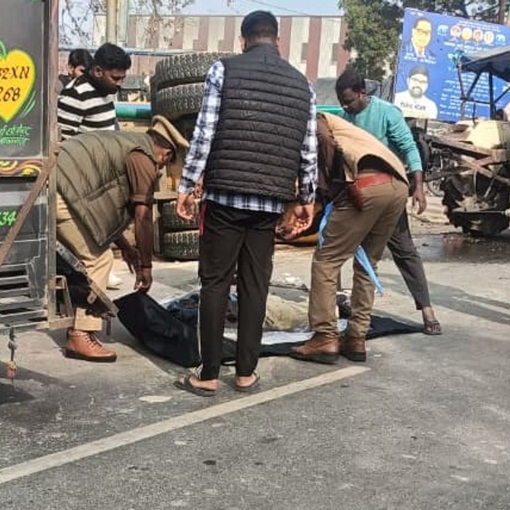 वाटर टैंकर-ट्रैक्टर की टक्कर में बाइक सवार की मौत:दूसरा गंभीर रूप से घायल, पुलिस ने दोनों वाहनों को कब्जे में लिया