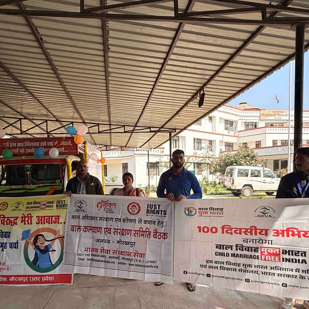 डीएम ने बाल विवाह मुक्तिरथ को दिखाई हरी झंडी:गोरखपुर में 100 दिनों तक चलेगा जागरूकता अभियान