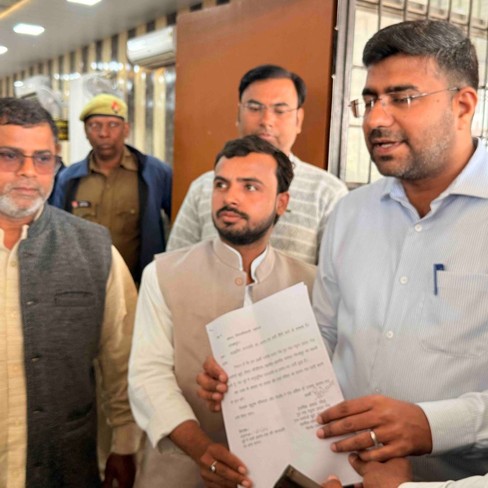 गोरखपुर में गोंड समाज ने DM को दिया ज्ञापन:जाति प्रमाण पत्र जारी करने की मांग, बोले- भर्तियों में आ रही दिक्कत