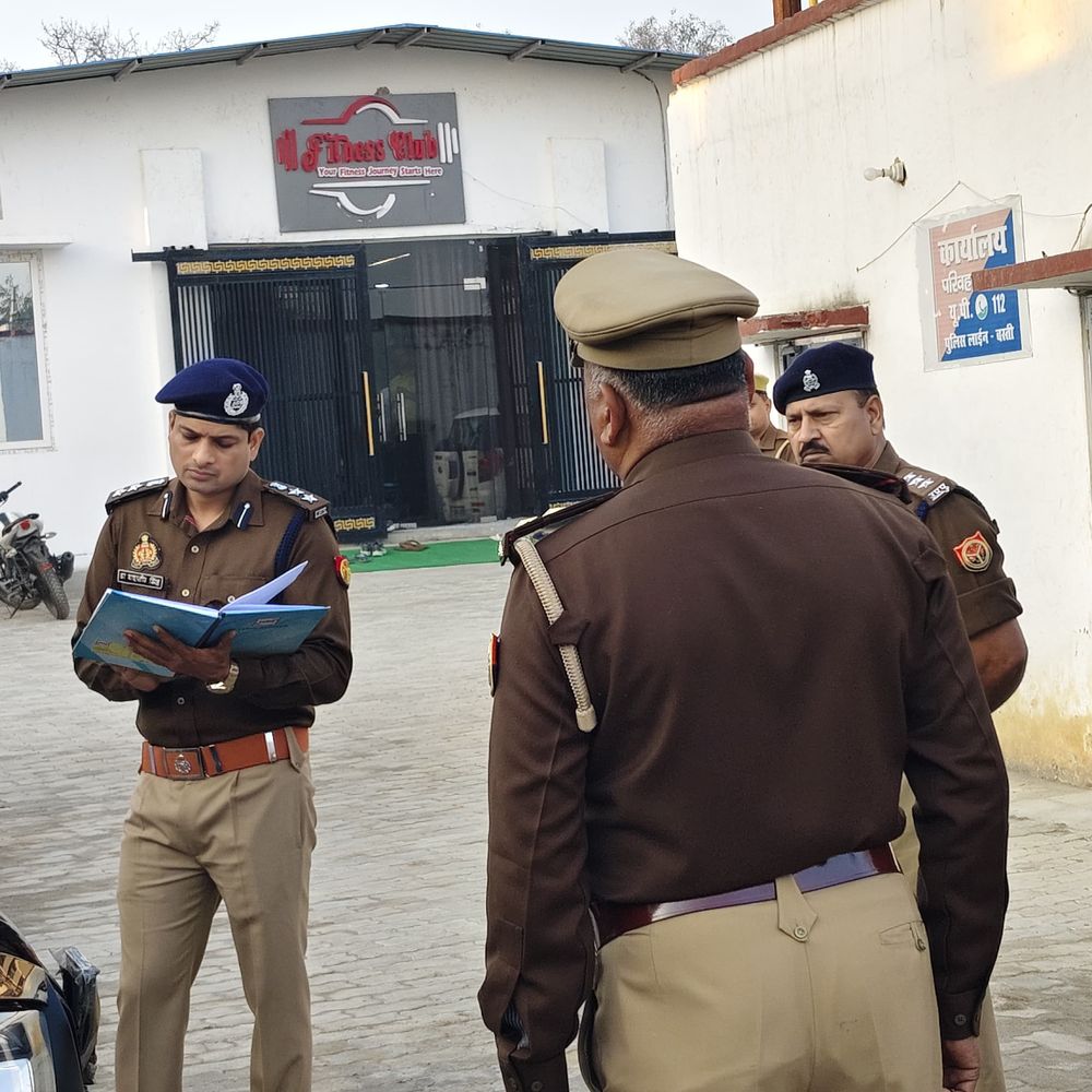 एसपी डॉ. यशवीर सिंह ने साप्ताहिक परेड का निरीक्षण किया:पुलिस लाइन की व्यवस्थाएं परखीं, टर्नआउट की बारीकी से जांच