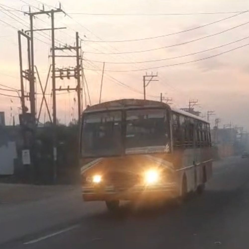 संभल में AQI 195, स्वास्थ्य के लिए अस्वस्थ:बर्फीली हवाओं के बीच न्यूनतम 10 डिग्री, कोहरा न होने के बाद भी ट्रेनें लेट