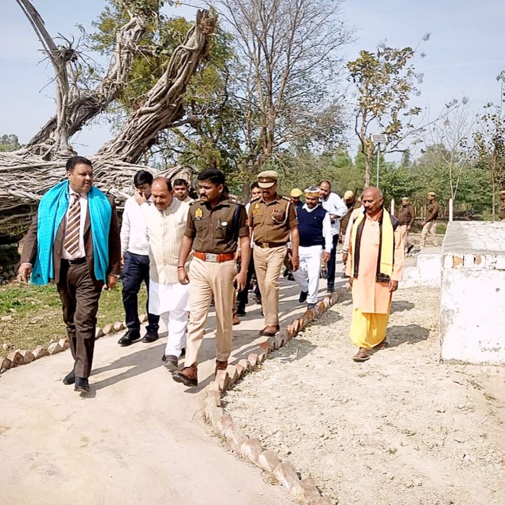 अमेठी में महाशिवरात्रि को लेकर प्रशासन सक्रिय:डीएम-एसपी ने तपेश्वरनाथ धाम का निरीक्षण कर दिए निर्देश