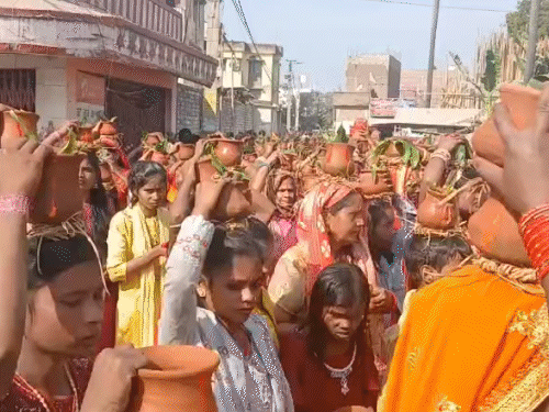 भागलपुर में निकाली भव्य शोभा यात्रा:  नौ दिवसीय भगवत कथा होगी; हजारों की संख्या में महिलाएं हुई शामिल – Bhagalpur News