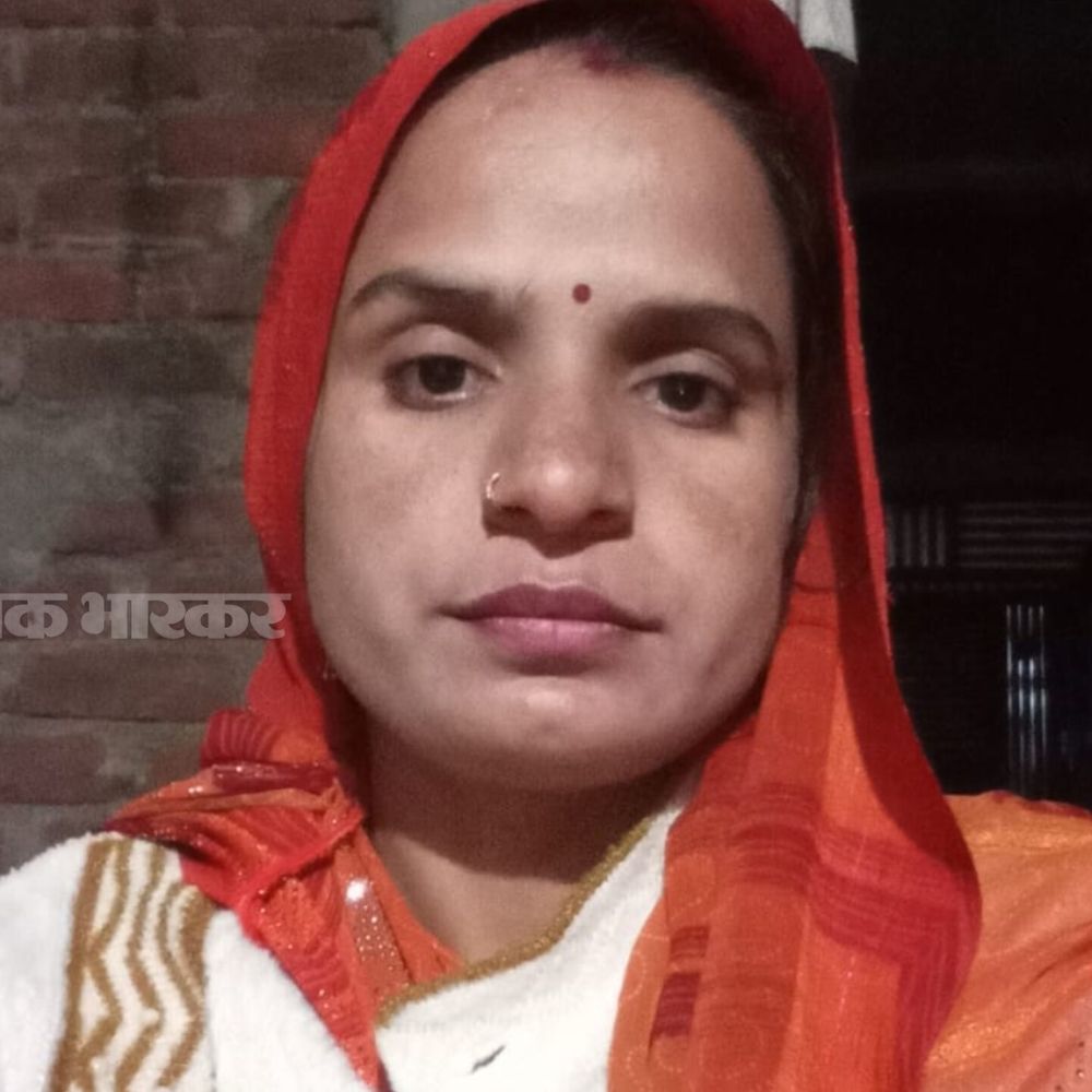 महिला ने गोमती एक्सप्रेस के आगे लेटकर दी जान:काफी समय से मानसिक तनाव से जूझ रही थी, पहले भी दे चुकी थी धमकी