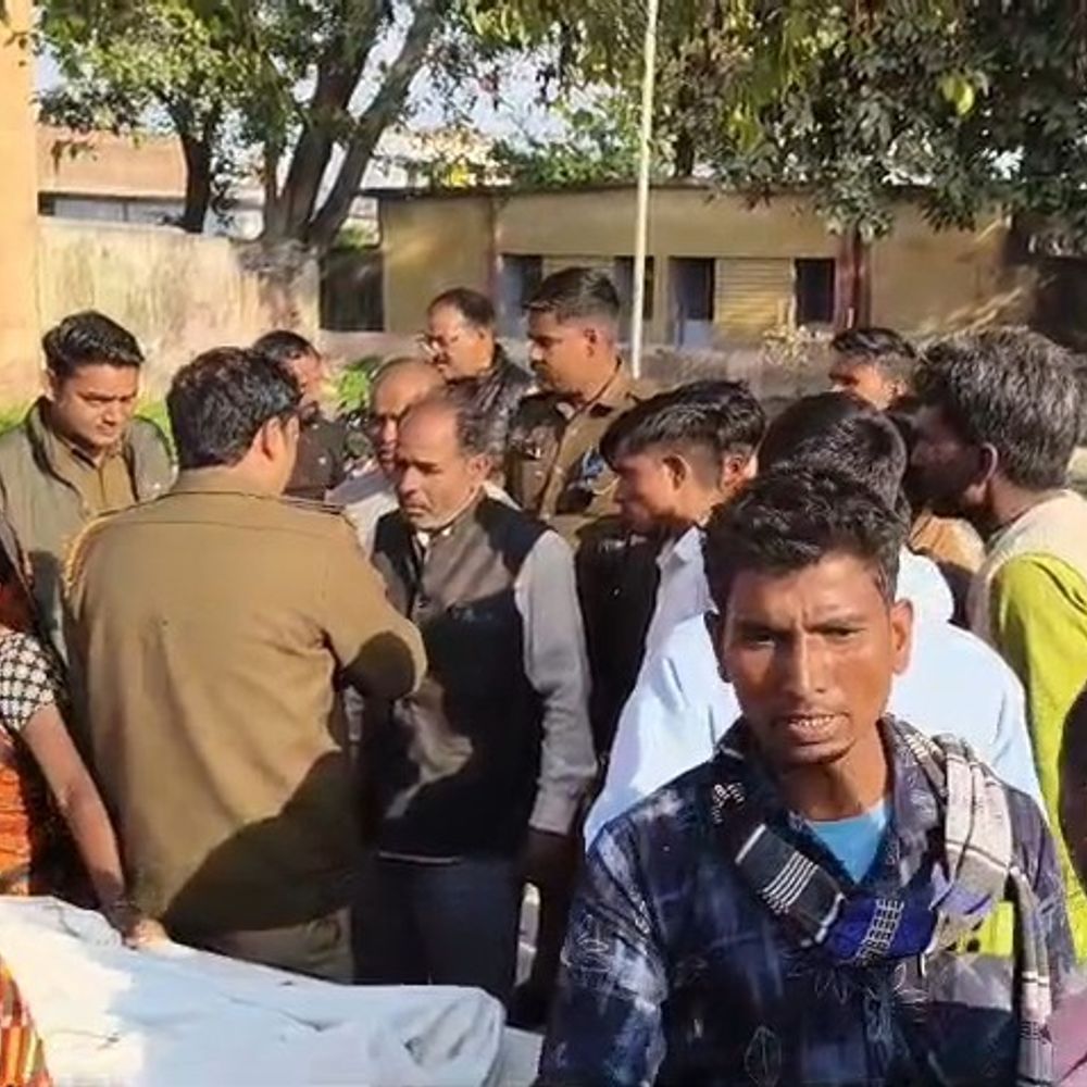 सीतापुर में विवाहिता ने फांसी लगाकर की आत्महत्या:3 साल पहले हुई थी शादी, पति समेत 6 पर दहेज हत्या का आरोप