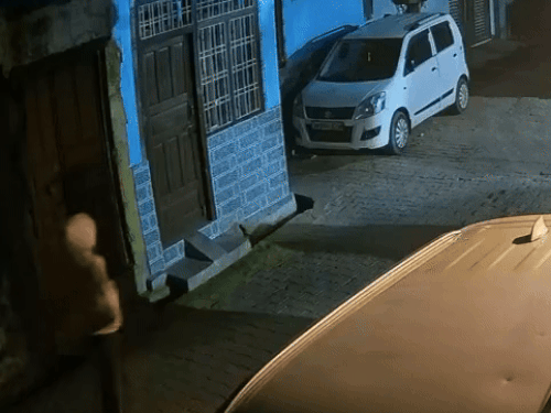 गुरुग्राम में 16 वर्षीय स्टूडेंट स्कूल ड्रेस पहनकर लापता:  सीसीटीवी में रात को घर से अकेले जाती दिख रही, क्लासमेट से बोला-मैं परेशान हूं – gurugram News