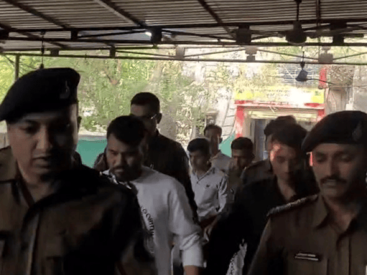 जज को धमकाने वाले चारों आरोपी जेल भेजे गए:  देवास में अभद्रता मामले में दो और आरोपी कोर्ट में पेश – Dewas News