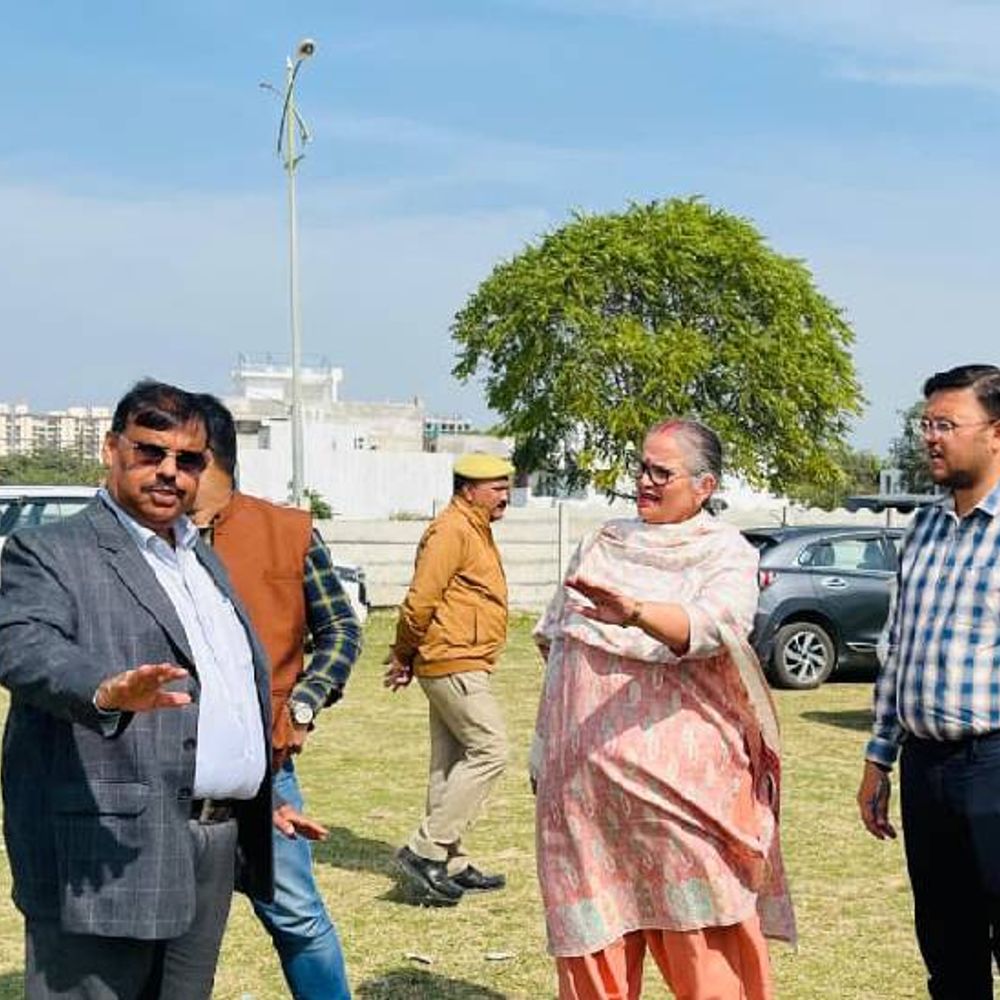 लखनऊ में मेयर-नगर आयुक्त का निरीक्षण:अंसल खेवली में सरकारी जमीन की होगी तारबाड़,अतिक्रमण रोकने की तैयारी