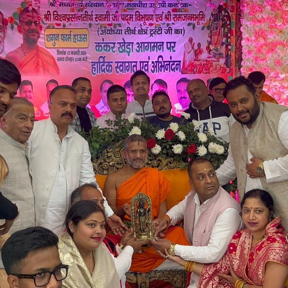 मेरठ पहुंचे जगद्गुरू श्री विश्वप्रसन्नतीर्थ स्वामी महाराज:भाजपा नेता नीरज मितल ने शगुन फार्महाउस पर किया स्वागत