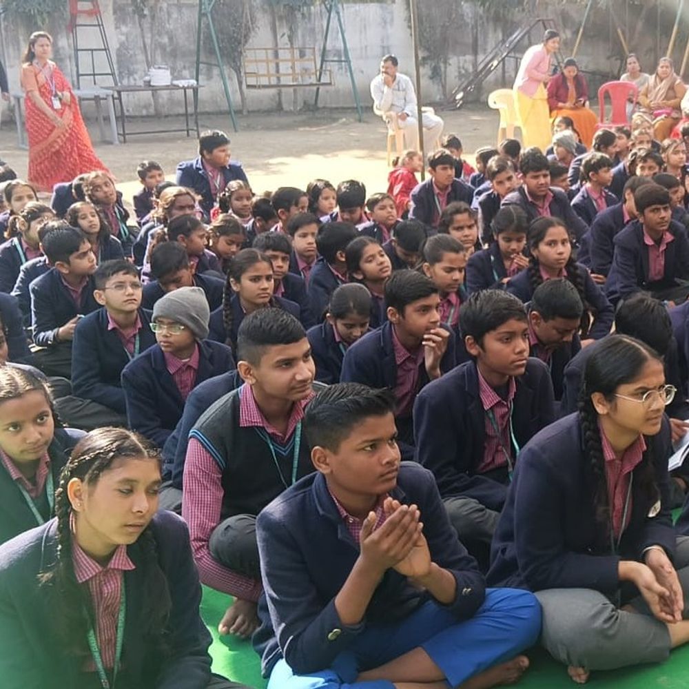 वैदिक परंपरा के साथ मनाया गया महर्षि दयानंद सरस्वती जन्मोत्सव:कार्यक्रम में विद्यार्थियों ने प्रस्तुत की महर्षि दयानंद सरस्वती के जीवन पर आधारित कविताएं