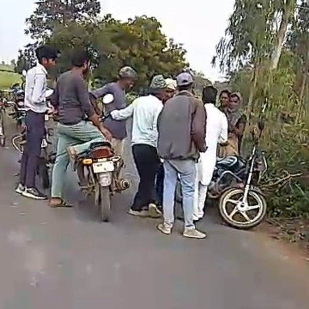 शाजापुर में घर से चोरी करती 4 महिलाएं पकड़ीं:ग्रामीणों ने आभूषण और नकदी बरामद कर माफी मांगने के बाद छोड़ा