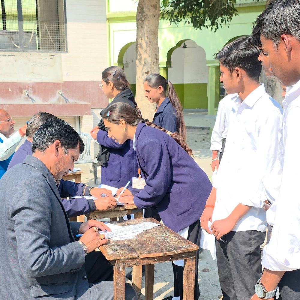 संभल में यूपी बोर्ड परीक्षा, 51,432 परीक्षार्थी देंगे एग्जाम:77 केंद्रों पर होगी परीक्षा, प्रवेश पत्र जारी; सीसीटीवी से निगरानी