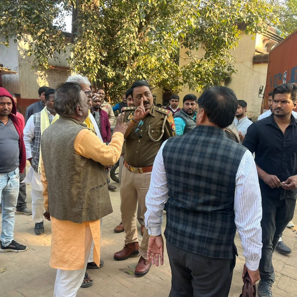 देवाश्रम मठ विवाद में प्रशासनिक जांच शुरू:प्रबंधकीय अधिकार को लेकर विवाद, महाशिवरात्रि पर पुलिस निगरानी में खुलेगा मंदिर