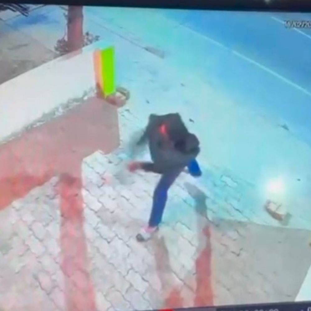 सुल्तानपुर में प्रधान के घर पर सुतली बम हमला:चार दिन बाद भी पुलिस खाली हाथ, कानून व्यवस्था पर उठे सवाल