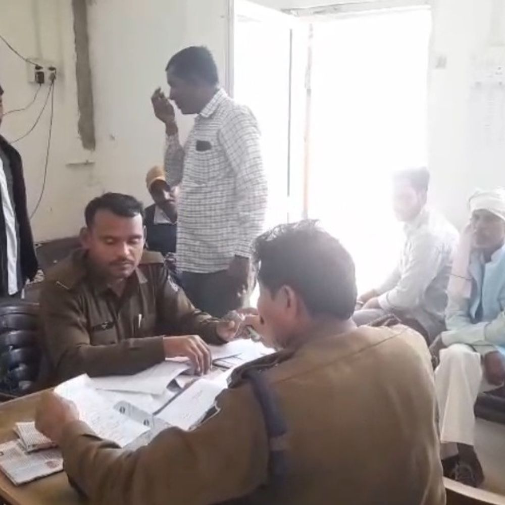 टीकमगढ़ में व्यक्ति का संदिग्ध शव मिला:सिर कुचला, पत्नी-बेटे हिरासत में, पुलिस कर रही पूछताछ