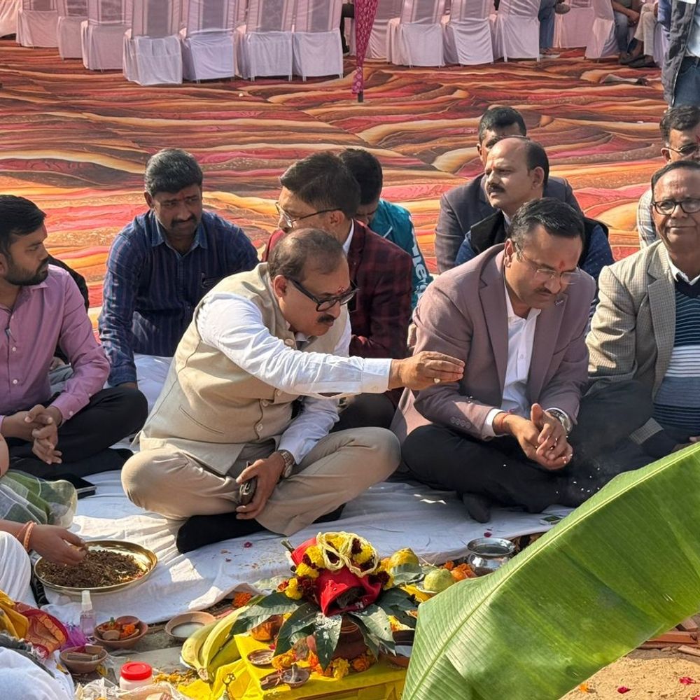 लखनऊ के गोमती नगर विस्तार में बनेगा कम्युनिटी सेंटर:2900 वर्गमीटर में 3 मंजिला बनेगा सेंटर; विधायक योगेश शुक्ला ने किया भूमि पूजन