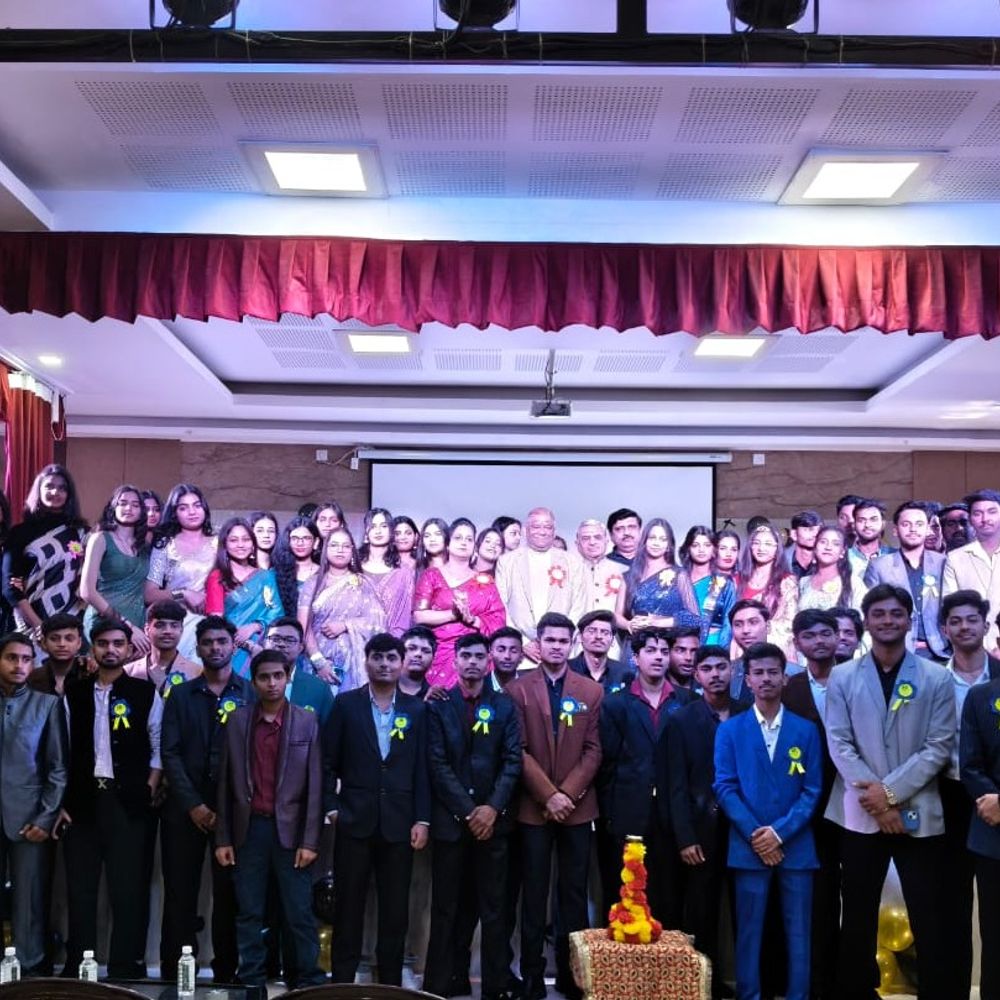 महाराजा अग्रसेन स्कूल में विदाई समारोह:12वीं के छात्रों को 11वीं के विद्यार्थियों ने दी विदाई