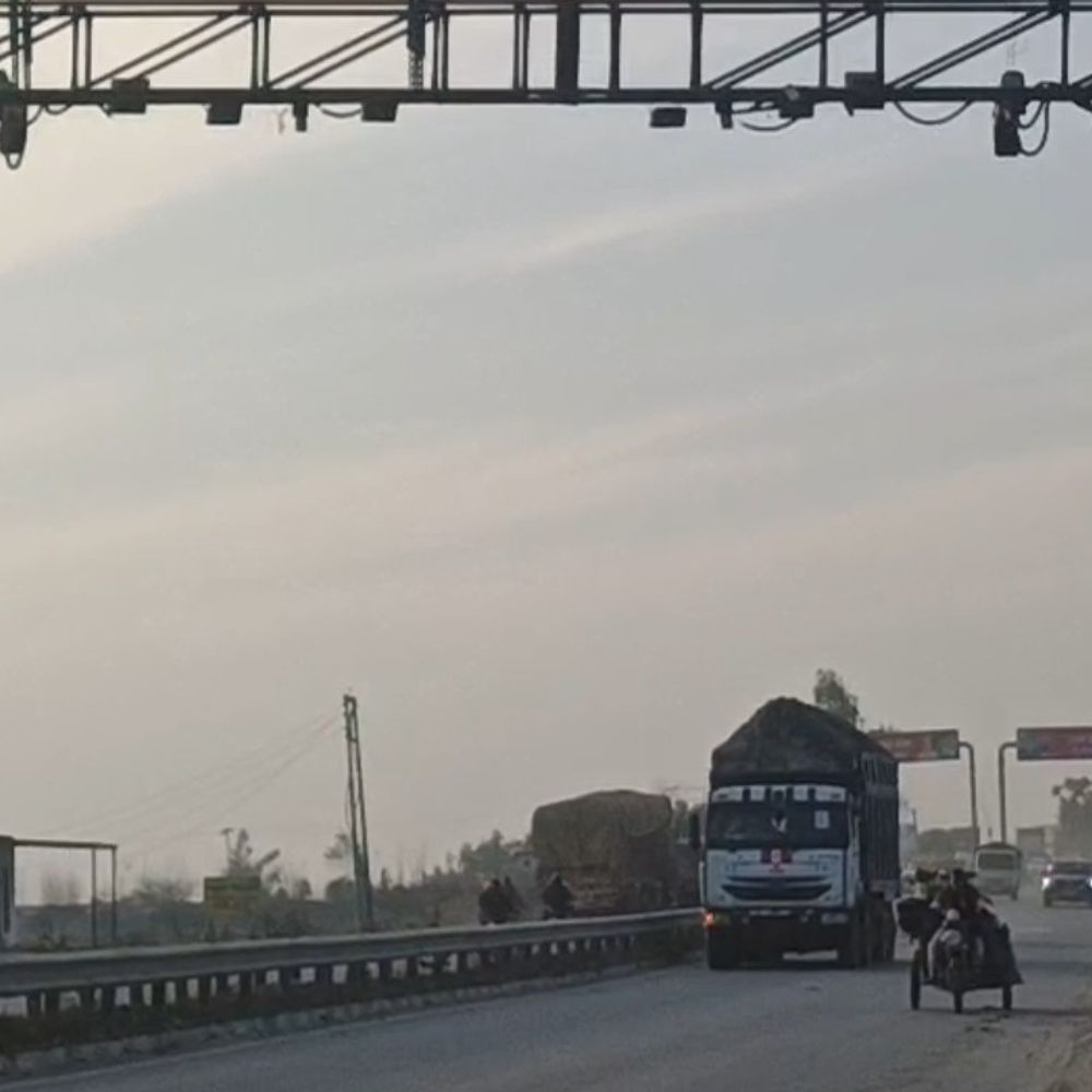 शामली में अवैध खनन जारी, सरकारी राजस्व को भारी नुकसान:बिना नंबर और ओवरलोड वाहन दो हाईवे पर तोड़ रहे नियम