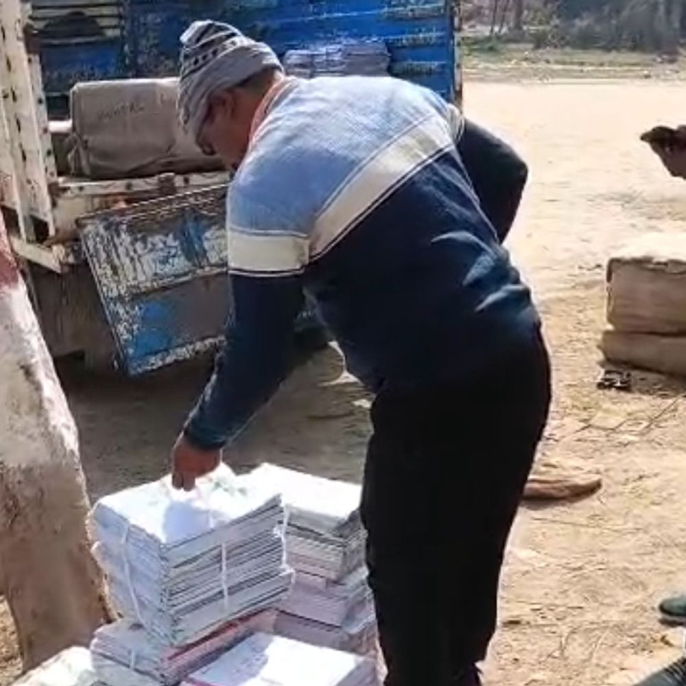 यूपी बोर्ड परीक्षा के प्रश्नपत्र की दूसरी खेप पहुंची:कड़ी सुरक्षा के बीच स्ट्रांग रूम में रखा गया, बिना अनुमति किसी को प्रवेश नहीं