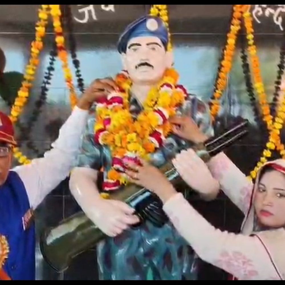 कानपुर देहात के शहीद श्यामबाबू को नमन:गांव में श्रद्धांजलि समारोह, पत्नी ने कहा- 14 फरवरी पीड़ा लेकर आता है