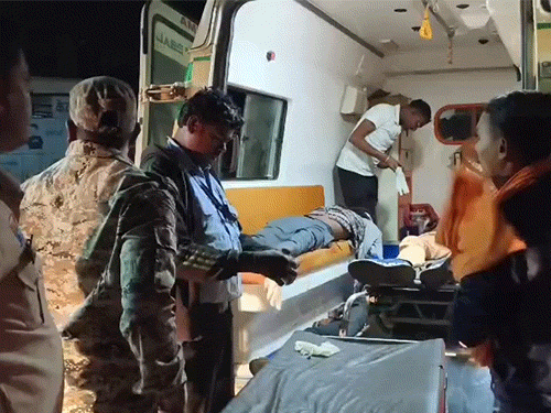 खड़े ट्रक में घुसी बाइक, 3 दोस्तों की मौत:सिर फटने से गई तीनों की जान, जमही टोल प्लाजा के पास हादसा, बाइक चकनाचूर