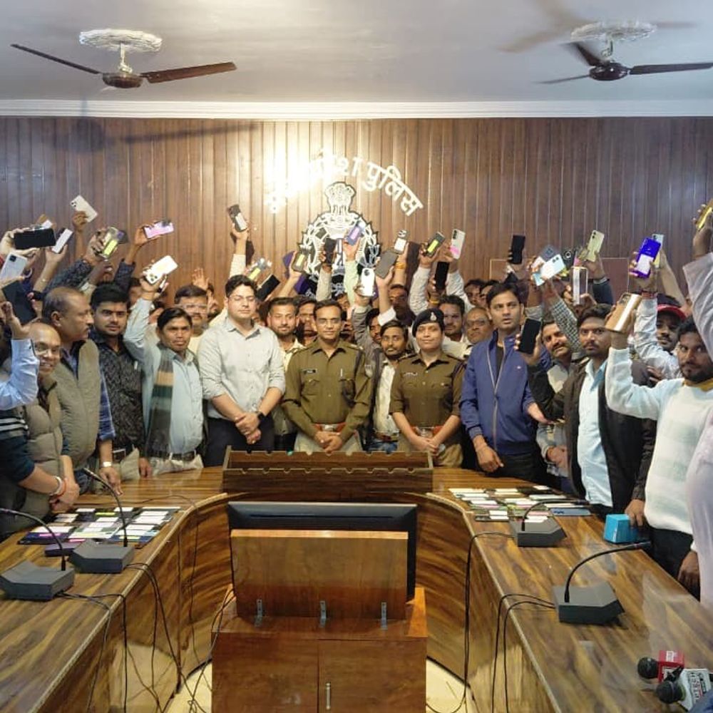 छतरपुर में ‘ऑपरेशन विश्वास’ से 211 गुम मोबाइल बरामद:  एसपी अगम जैन ने मालिकों को लौटाए; CEIR ट्रैकिंग से मिली सफलता – Chhatarpur (MP) News