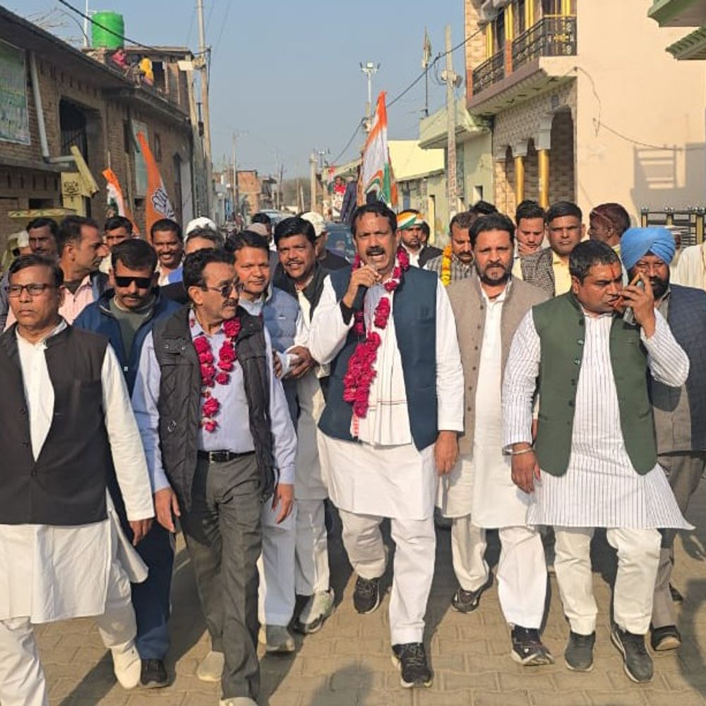 संभल में कांग्रेस की मनरेगा बचाओ पदयात्रा:ग्रामीण इलाकों से गुजरी, मजदूरों ने लंबित मजदूरी का मुद्दा उठाया