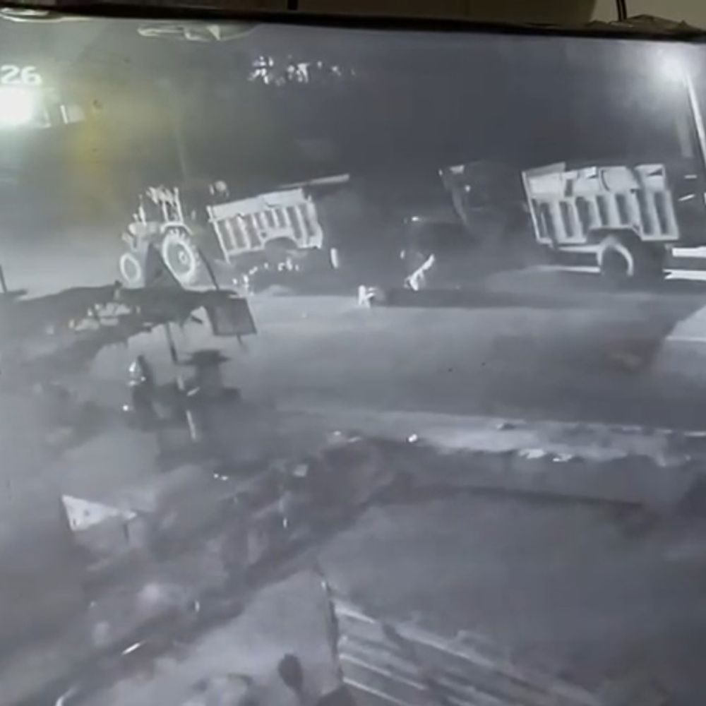 डंपर की टक्कर से बाइक सवार की मौत:तिलक समारोह में जाते समय हादसा, चालक फरार, घटना CCTV में कैद