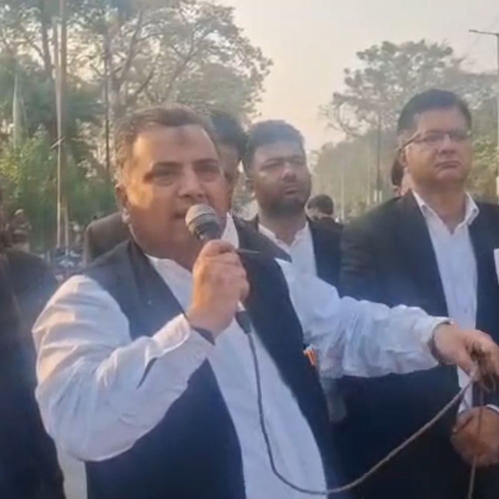 वकील रेहान खान ने मांगी माफी:प्रशासन ने अनुशासनात्मक कार्रवाई स्थगित, डीएम-एसपी पर की थी टिप्पणी