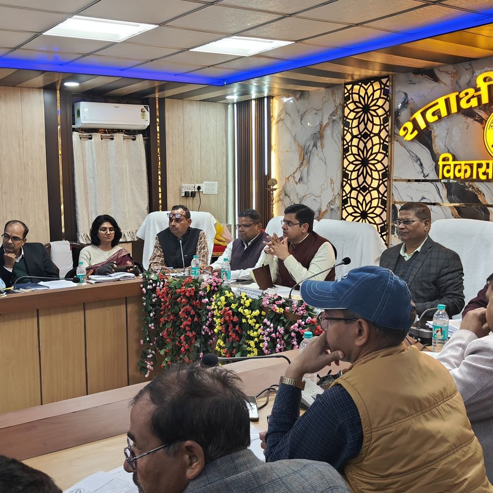 केंद्रीय अधिकारी ने जैथरा, अवागढ़ विकास कार्यों की समीक्षा की:स्वास्थ्य, शिक्षा, पोषण और इंफ्रास्ट्रक्चर में सुधार के निर्देश दिए