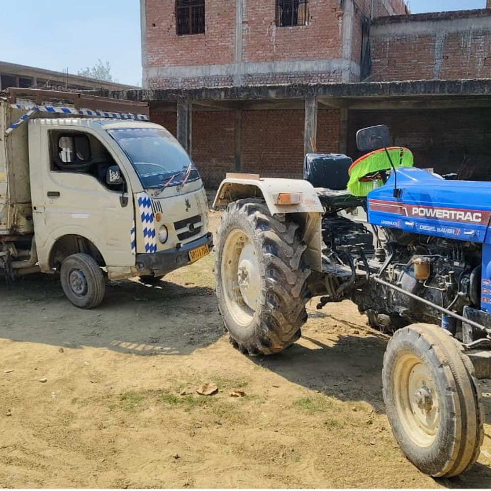 कौशाम्बी में ट्रैक्टर-पिकअप भिड़ंत:दो युवकों की मौत, पुलिस जांच में जुटी