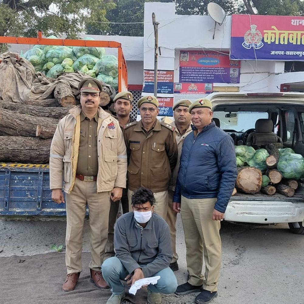 सहारनपुर में पुलिस मुठभेड़ में खैर लकड़ी का तस्कर अरेस्ट:25 क्विंटल खैर लकड़ी बरामद, दो गाड़ियां और अवैध हथियार बरामद